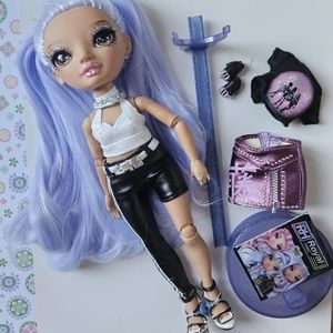 Rainbow High doll - Tessa Park (eye swapped, bangs removed)